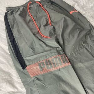 Puma Train Men’s Woven Pants Size M in Grey with Orange and Black Details